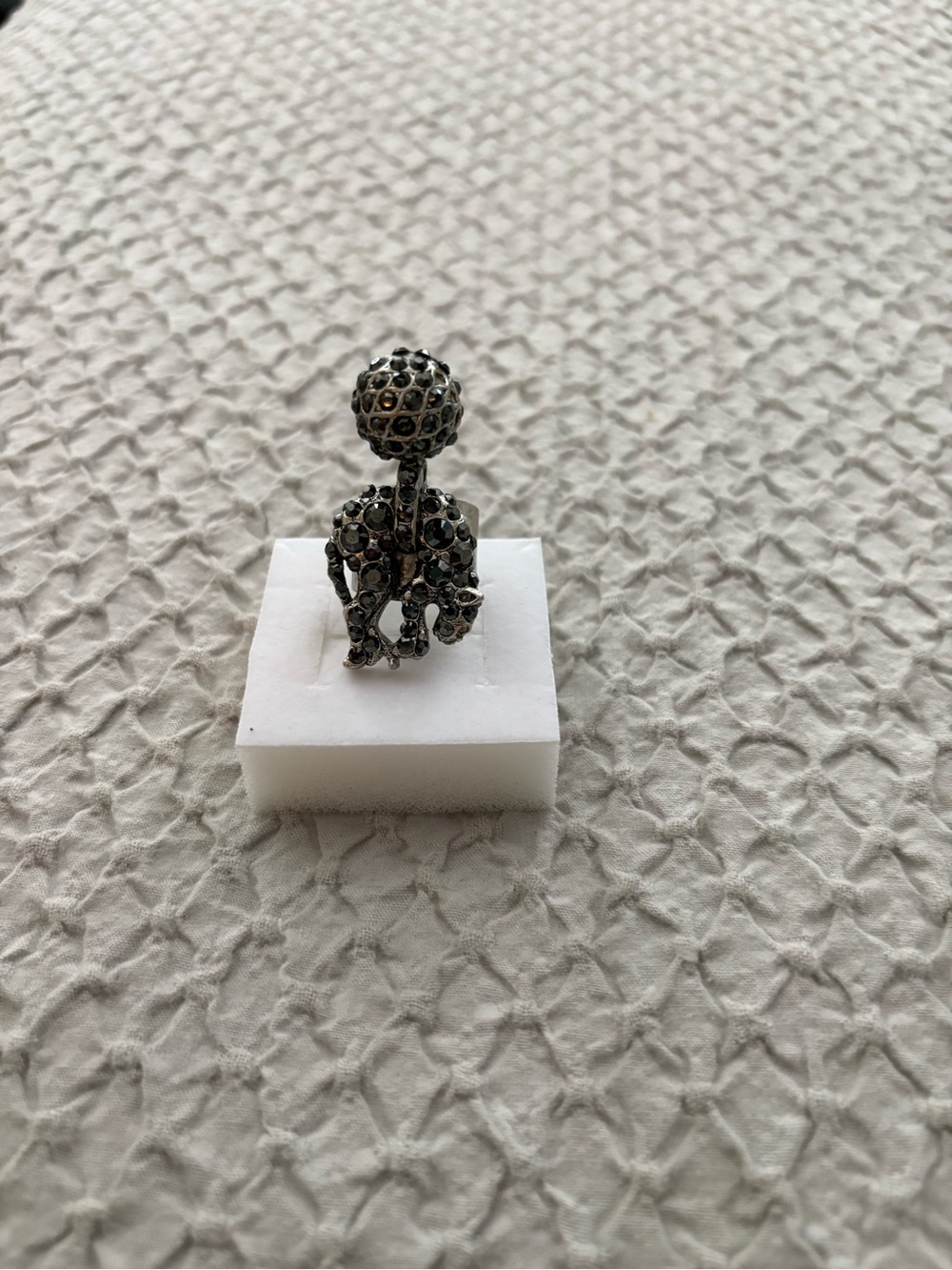 Otazu Vintage-Style animal inspired design in Gunmetal with Black Stones